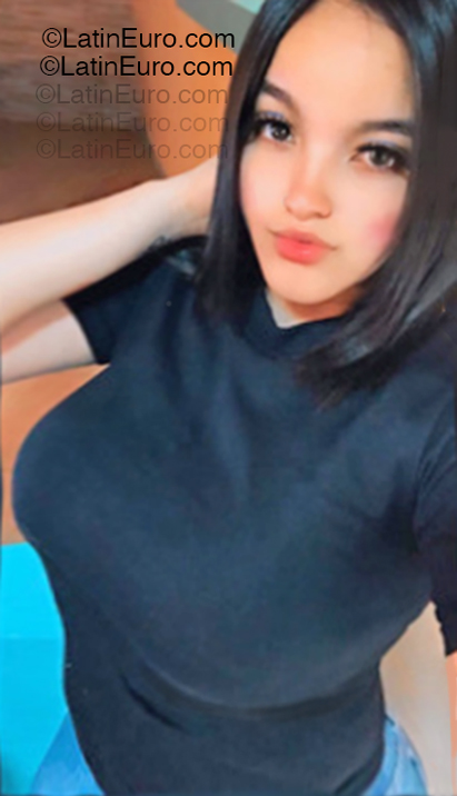 Date this hard body Dominican Republic girl Yismeiri from Santo Domingo DO55052