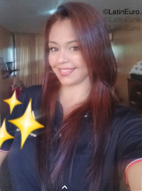 Date this athletic Venezuela girl Miam from Caracas VE5301