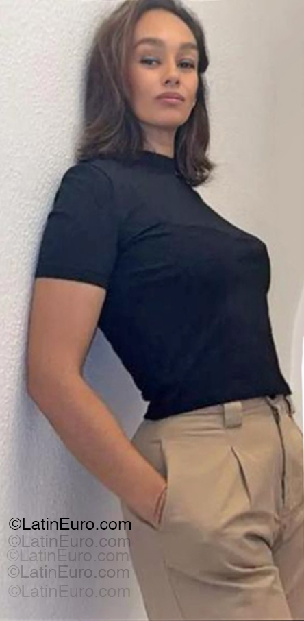 Date this funny Spain girl Rosela from Barcelona ES922