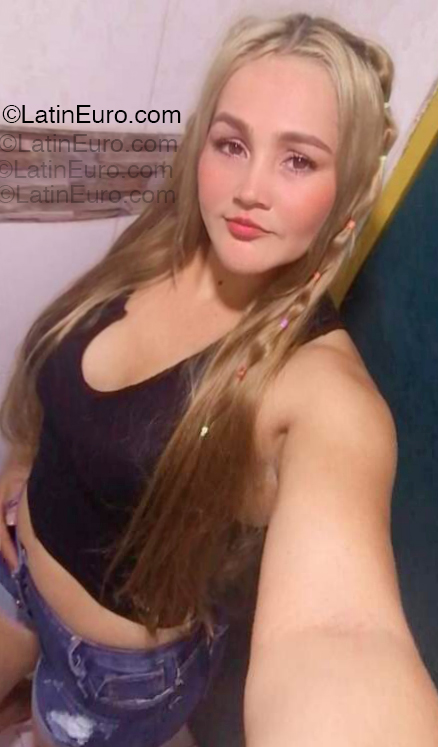 Date this fun Colombia girl Cristina from Medellin CO33348