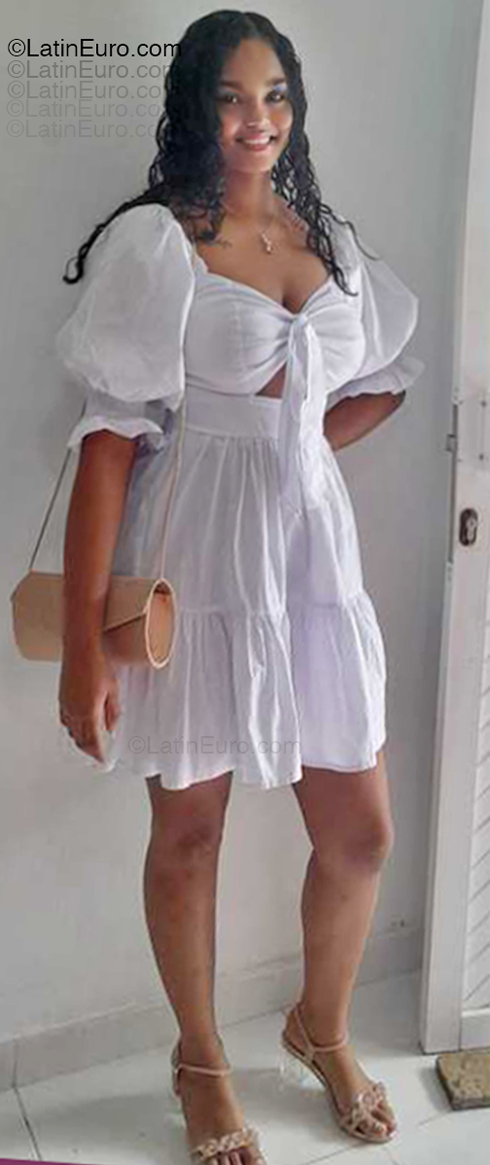 Date this happy Colombia girl Rosy from Cartagena CO33356