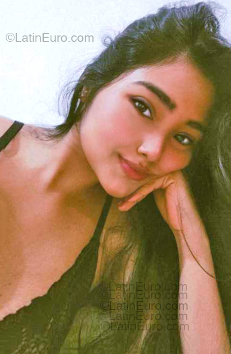 Date this lovely Colombia girl Mary from Cartagena CO33365