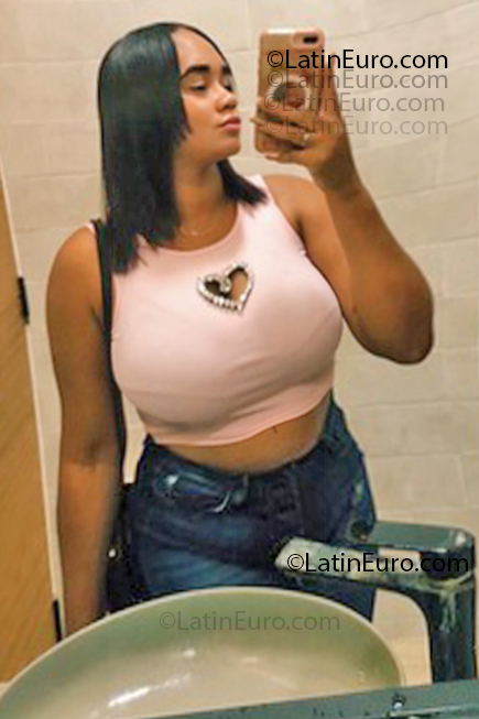 Date this charming Dominican Republic girl Natacha from Punta Cana DO55199