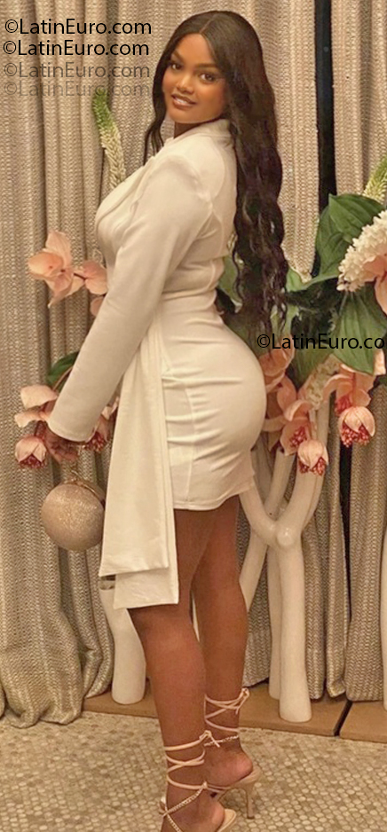 Date this fun Dominican Republic girl Laura from Santo Domingo DO55203