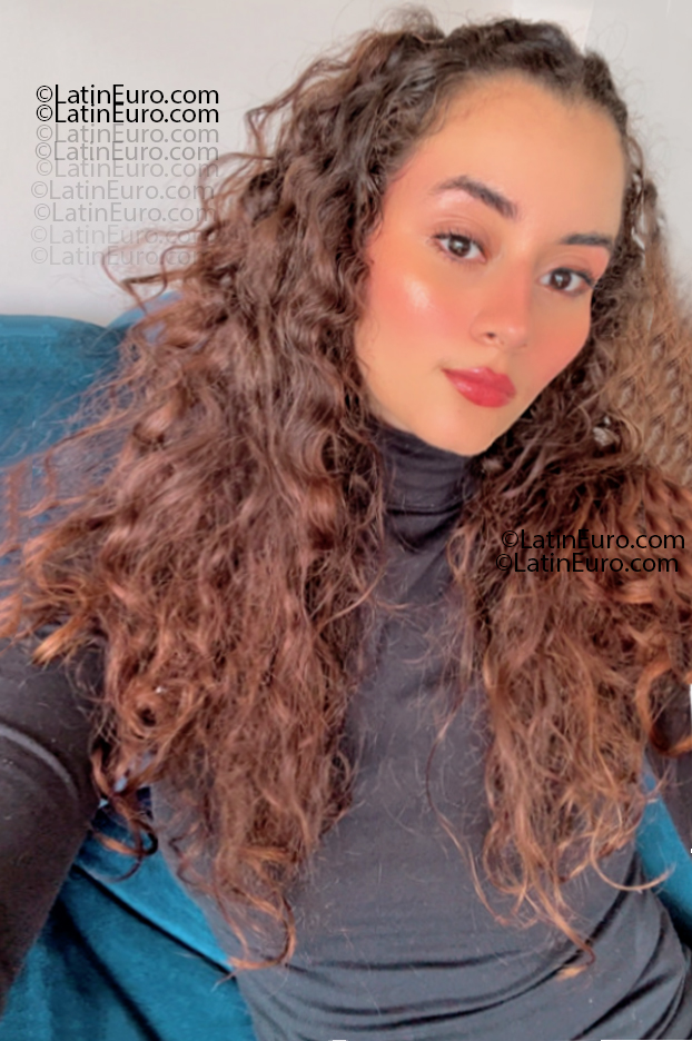 Date this attractive Colombia girl Melany from Medellin CO33384