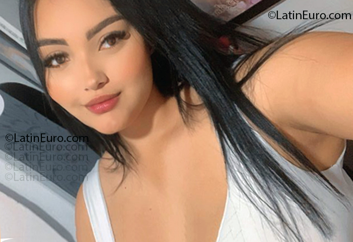 Date this beautiful Colombia girl Caro from Medellin CO33385