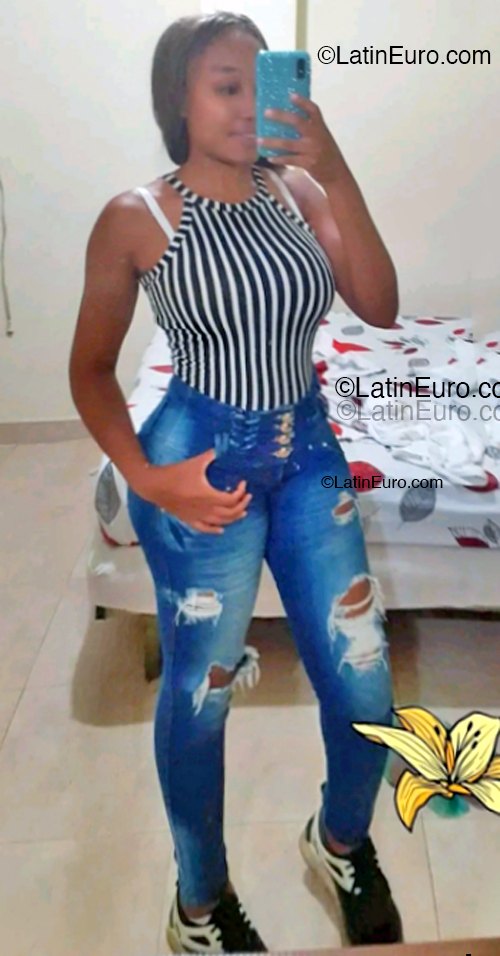 Date this hot Colombia girl Denisse from Cali CO33388