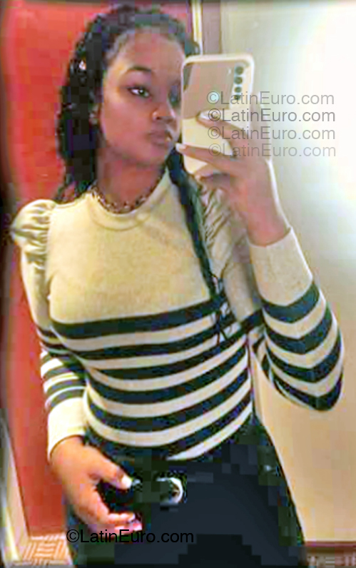 Date this pretty Dominican Republic girl Adza from Santo Domingo DO55250