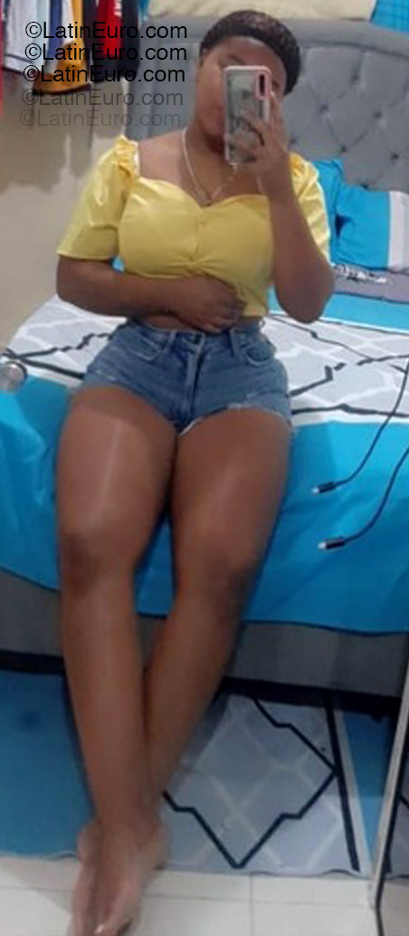 Date this charming Dominican Republic girl Mari from Santo Domingo DO55255