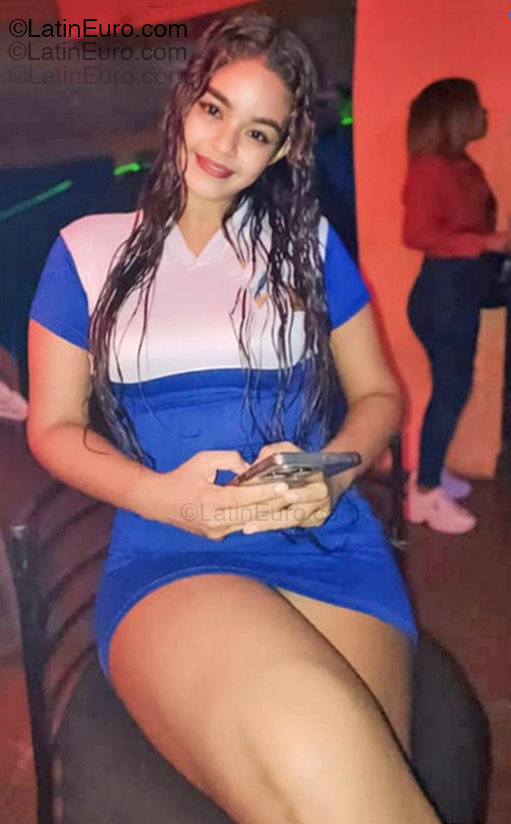 Date this nice looking Venezuela girl Saraith from Anzoategui VE5319