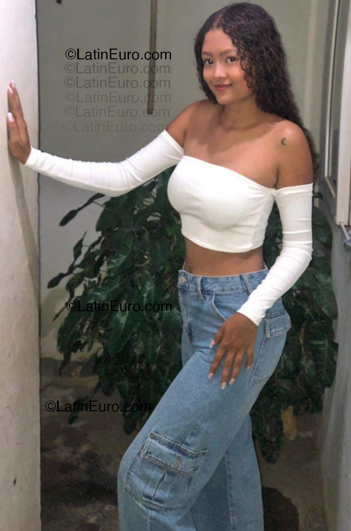 Date this sensual Colombia girl Liz from Barranquilla CO33407