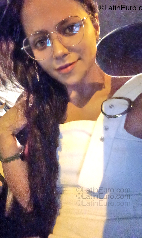 Date this tall Peru girl Daniie from Lima PE2149