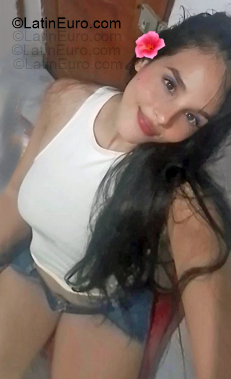 Date this sultry Colombia girl Naomi from Bucaramanga CO33409