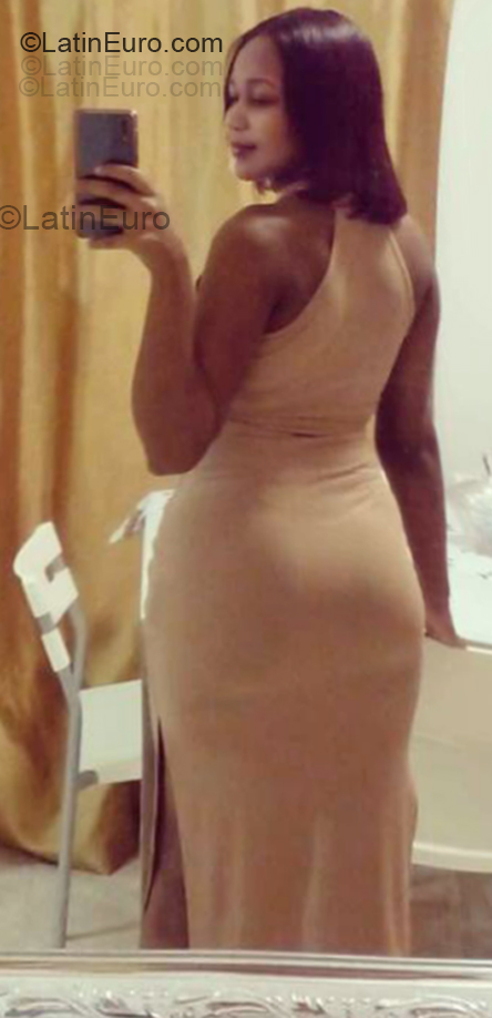 Date this beautiful United States girl Sonia from USA DO55351