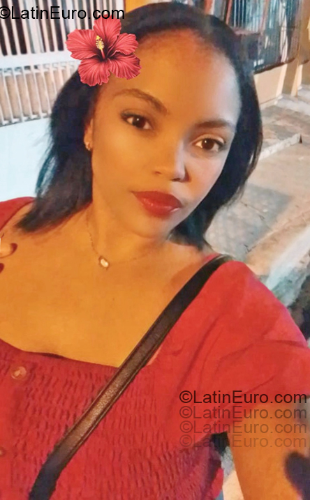 Date this stunning Dominican Republic girl Claris from Santo Domingo Este DO55352