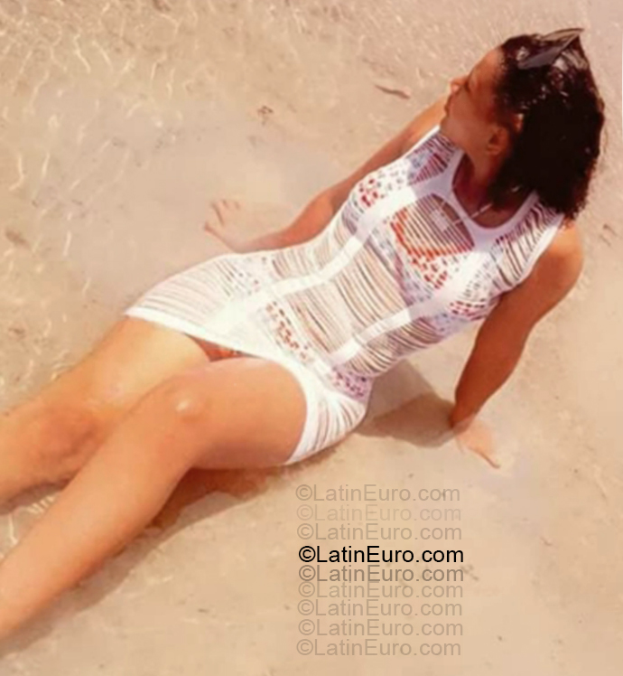 Date this passionate Dominican Republic girl Awilda from Santiago DO55368