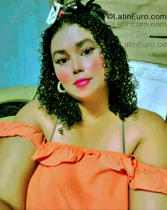 Date this beautiful Colombia girl Julia from Barranquilla CO33471