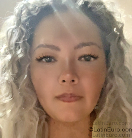 Date this gorgeous Colombia girl Andrea from Cota CO33472