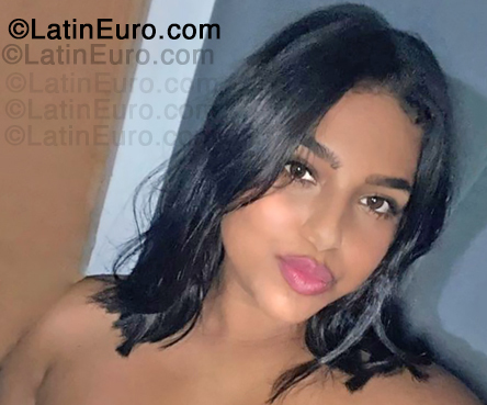 Date this lovely Venezuela girl Gaby from Caracas VE5347