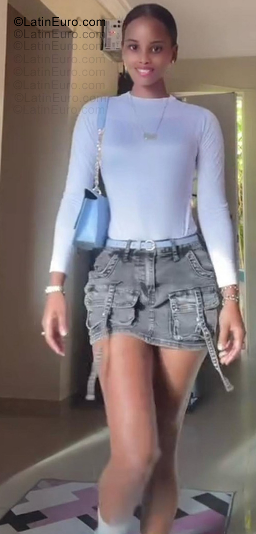 Date this lovely Dominican Republic girl Mayelin from Santo Domingo DO55424