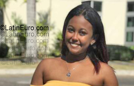 Date this sultry Dominican Republic girl Carolyn Gonzalez from Punta Cana DO55464
