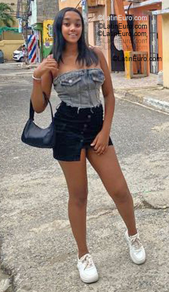 Date this cute Dominican Republic girl Angela from Santo Domingo DO56047