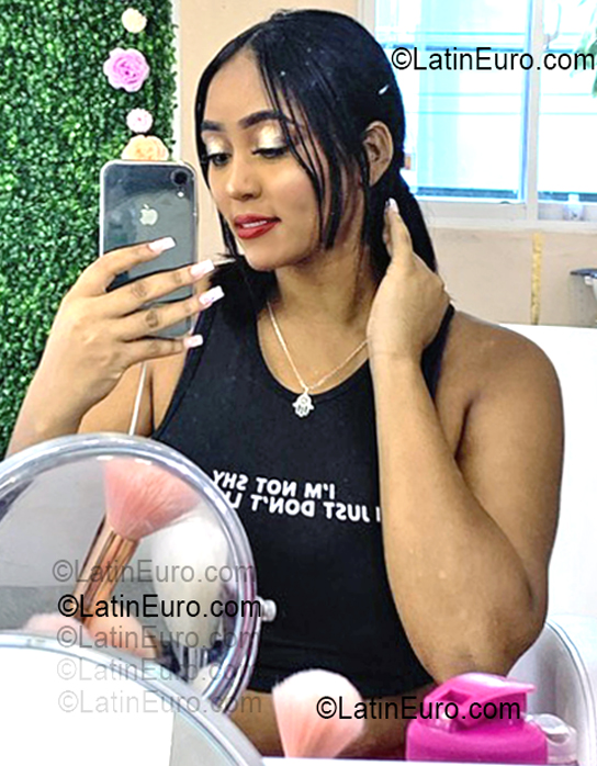Date this hard body Dominican Republic girl Arleny from Santiago DO55471