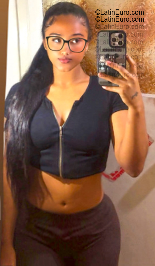 Date this attractive Colombia girl Eleanis from Turbo CO33479