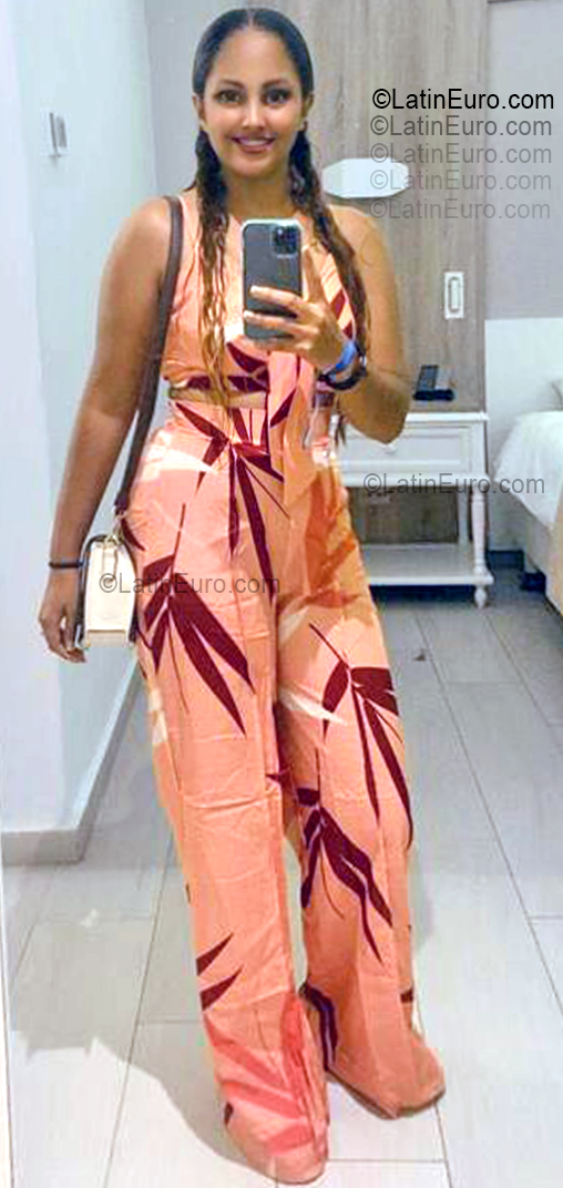 Date this beautiful Dominican Republic girl Amy from Santo Domingo DO55493