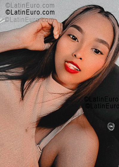 Date this pretty Colombia girl Yosimar from Bogota CO33513