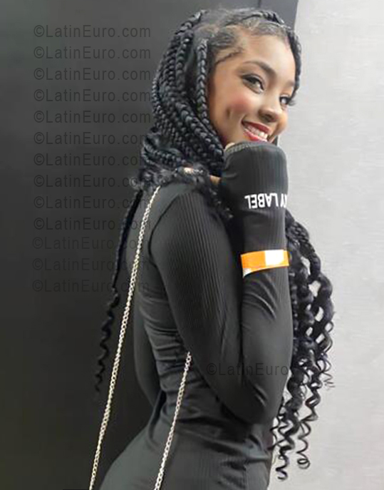 Date this happy United States girl Michelle from New York US25625