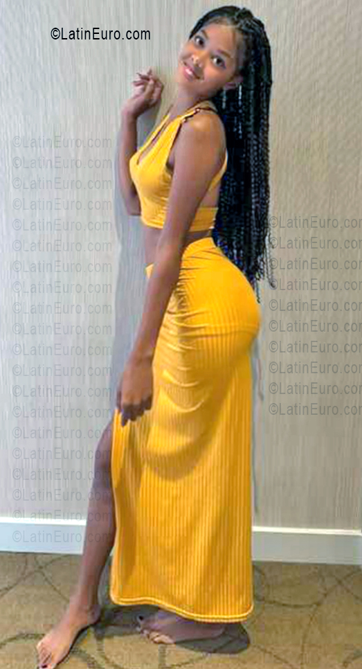 Date this funny Dominican Republic girl Mara from Santo Domingo DO55943