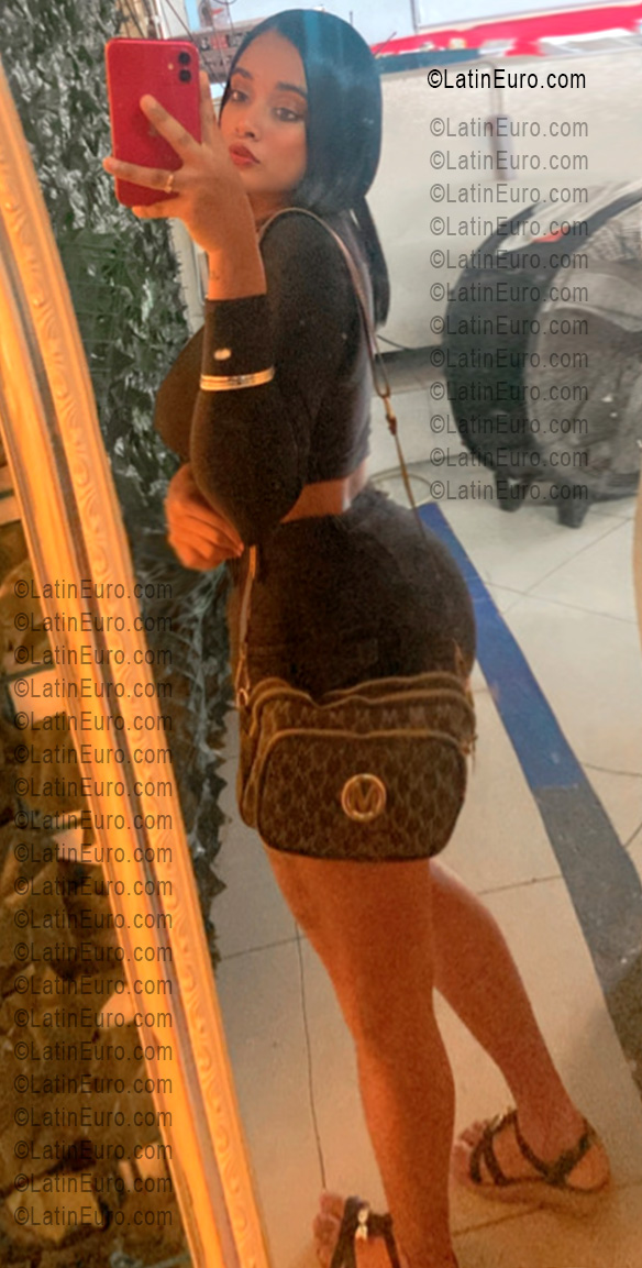 Date this cute Dominican Republic girl Gabriela from Santo Domingo DO55658