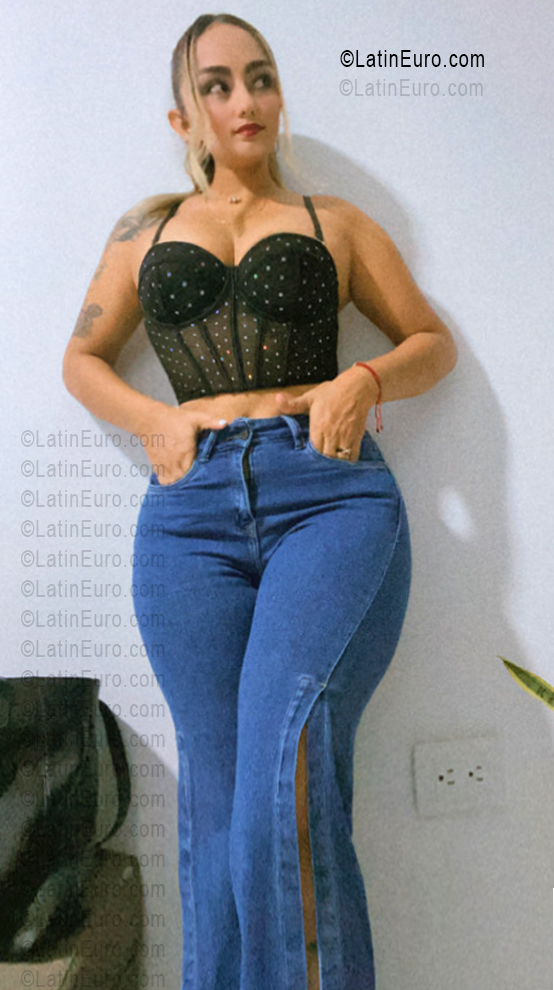 Date this sultry Colombia girl Isabel from Apartado CO33539