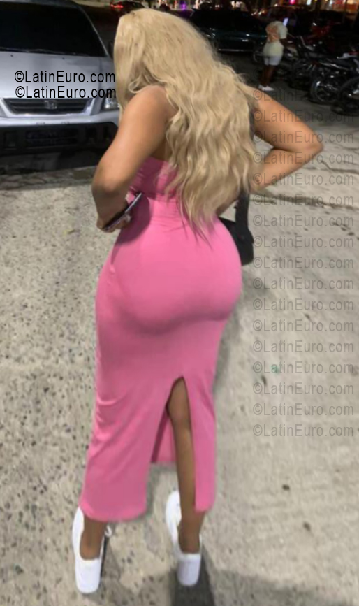 Date this stunning Dominican Republic girl Dariela from Santo Domingo DO55678