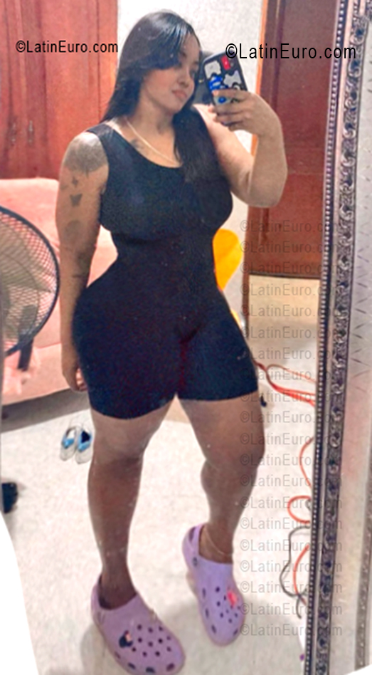 Date this beautiful Dominican Republic girl Shari from Santo Domingo DO55700