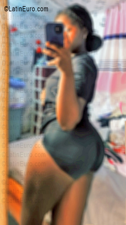 Date this pretty Dominican Republic girl Widi from Santo Domingo DO55723