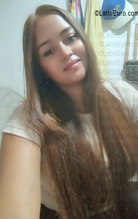 Date this beautiful Colombia girl Carolina from Cartagena CO33638