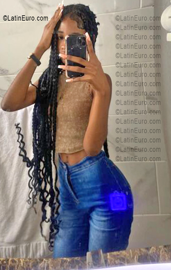 Date this good-looking Dominican Republic girl Kame from Santiago DO55790