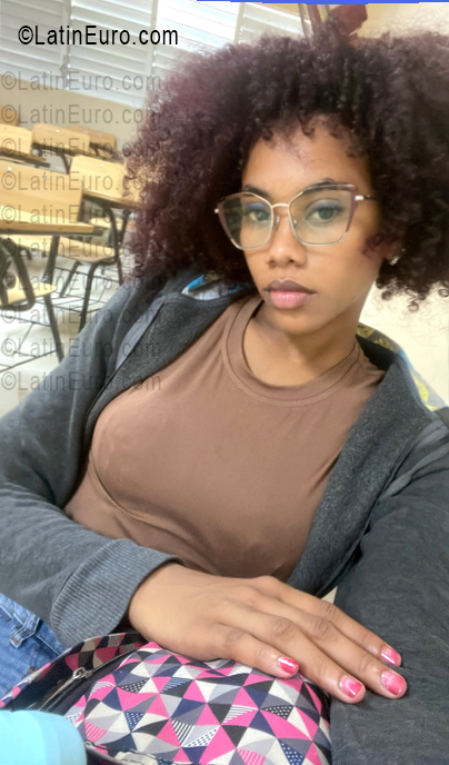 Date this sensual Dominican Republic girl Daniela from Santo Domingo DO55829