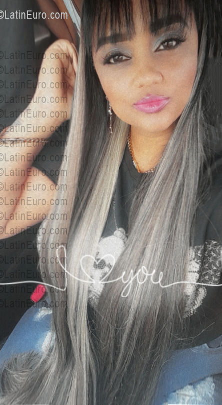 Date this georgeous Dominican Republic girl Ana from Santo Domingo DO56321