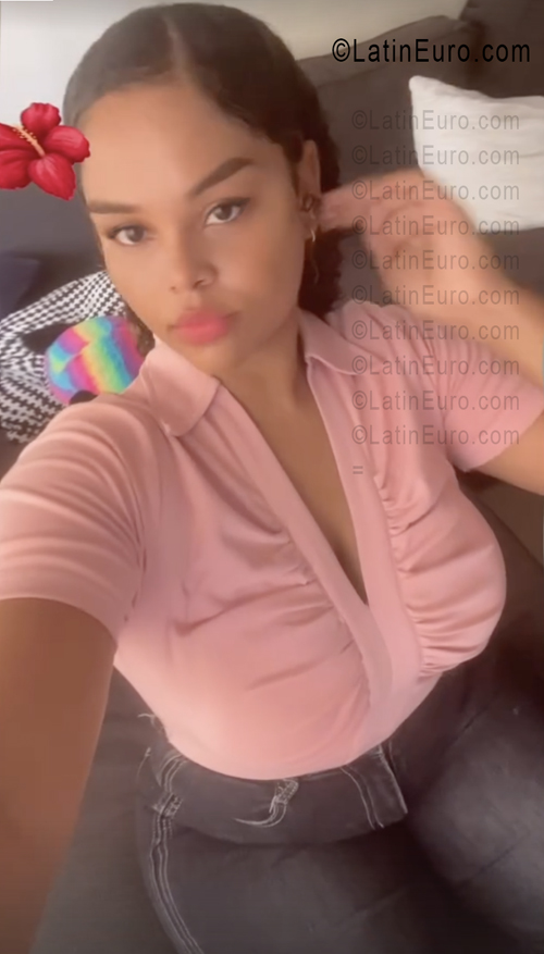 Date this sultry Dominican Republic girl Yvette from Santo Domingo DO55856