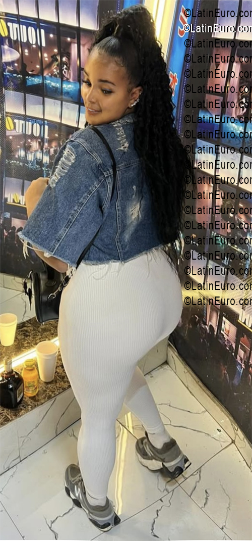 Date this pretty Dominican Republic girl Darela from Santo Domingo DO55905
