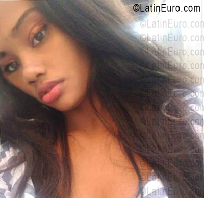 Date this beautiful Dominican Republic girl Leonela from Santo Domingo DO55908