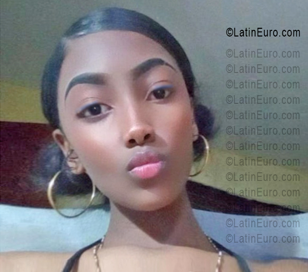 Date this young Dominican Republic girl Esmeralda from Santo Domingo DO55919