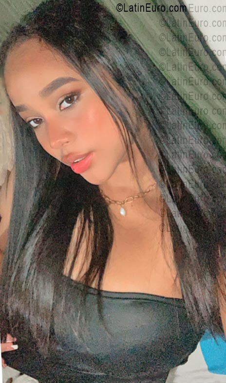 Date this good-looking Colombia girl Nayeli from Cali CO33589