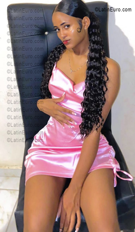 Date this tall Dominican Republic girl Dafne from Santo Domingo DO55976