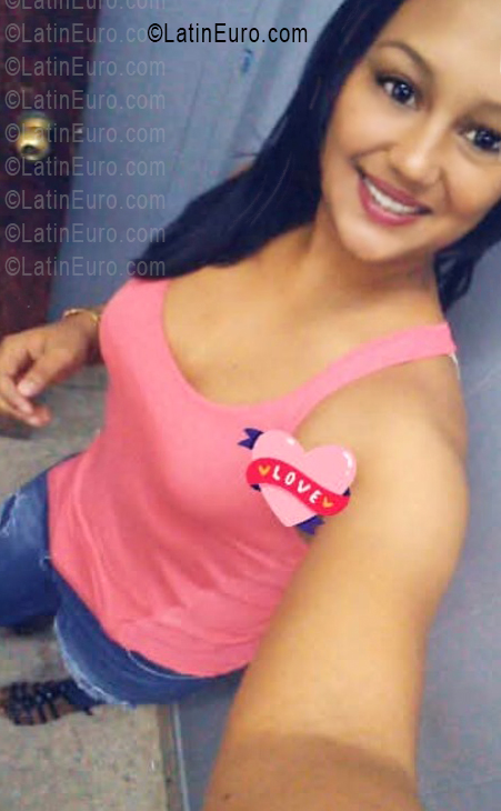 Date this voluptuous Dominican Republic girl Jasmin from Santiago DO55979