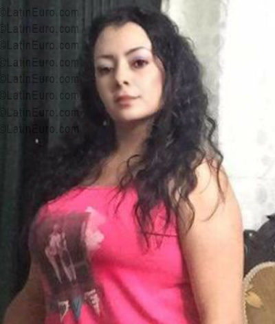 Date this voluptuous Colombia girl Andrea from Cali CO33630