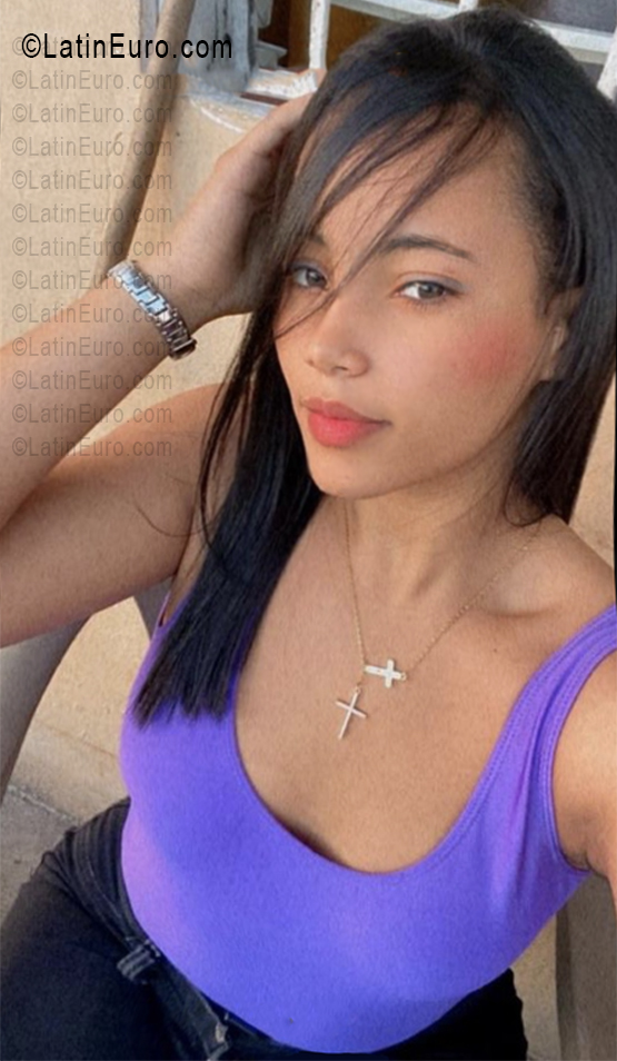 Date this sensual Dominican Republic girl Jesilyn from Santo Domingo DO56041